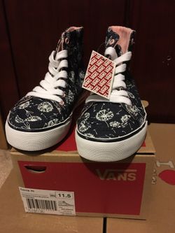 Corrie size 11.5 kids PRICE IS FIRM BRAND NEW..