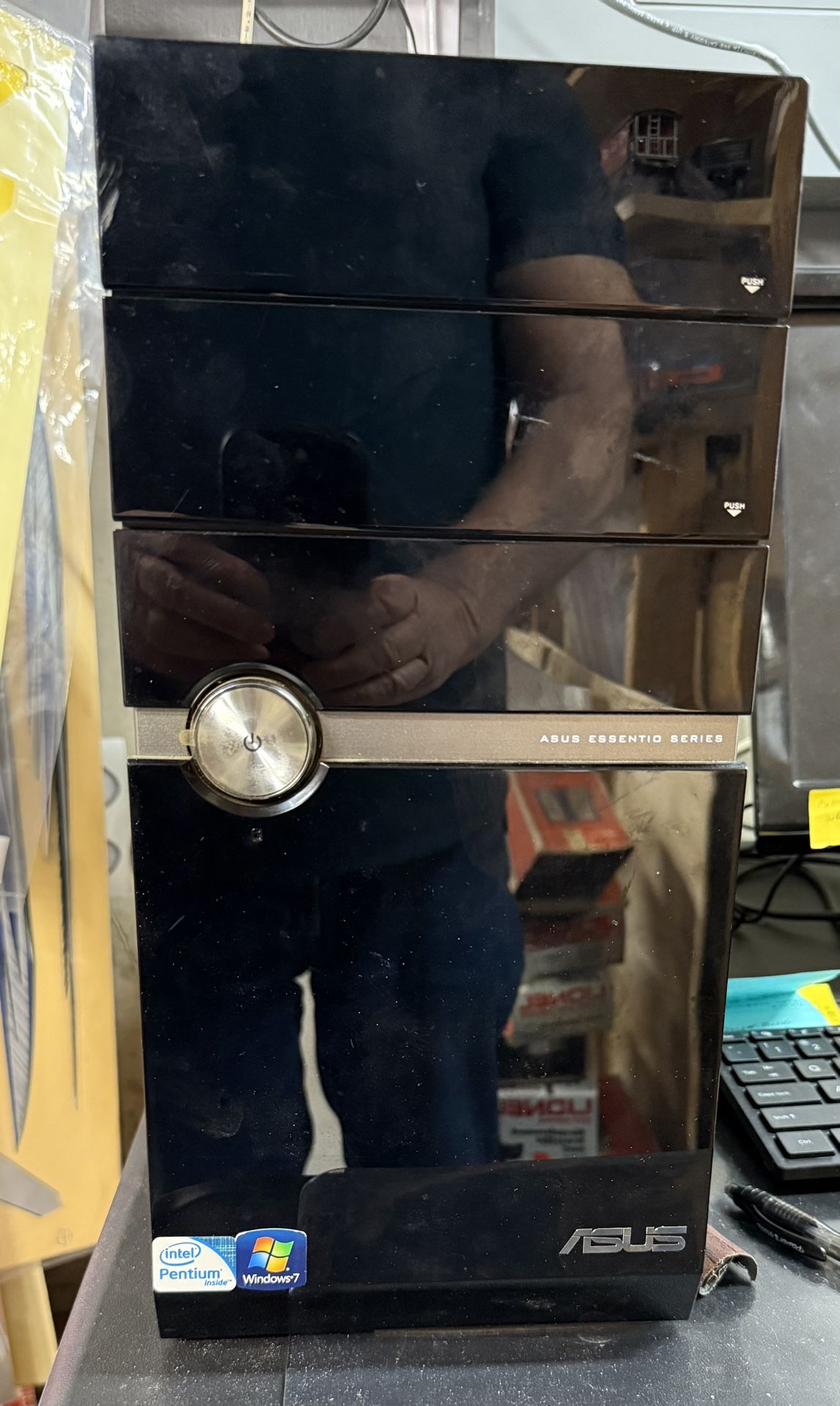 ASUS Desktop Computer w/ 20” Monitor, Keyboard and Mouse