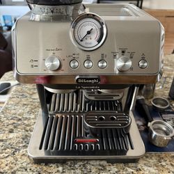 Delongi Espresso Machine 