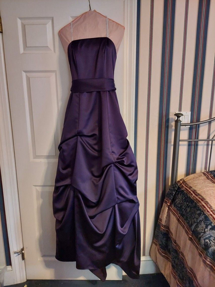 Long Purple Dress Gown. Size 6. Organically Dry Cleaned. (Best offer)