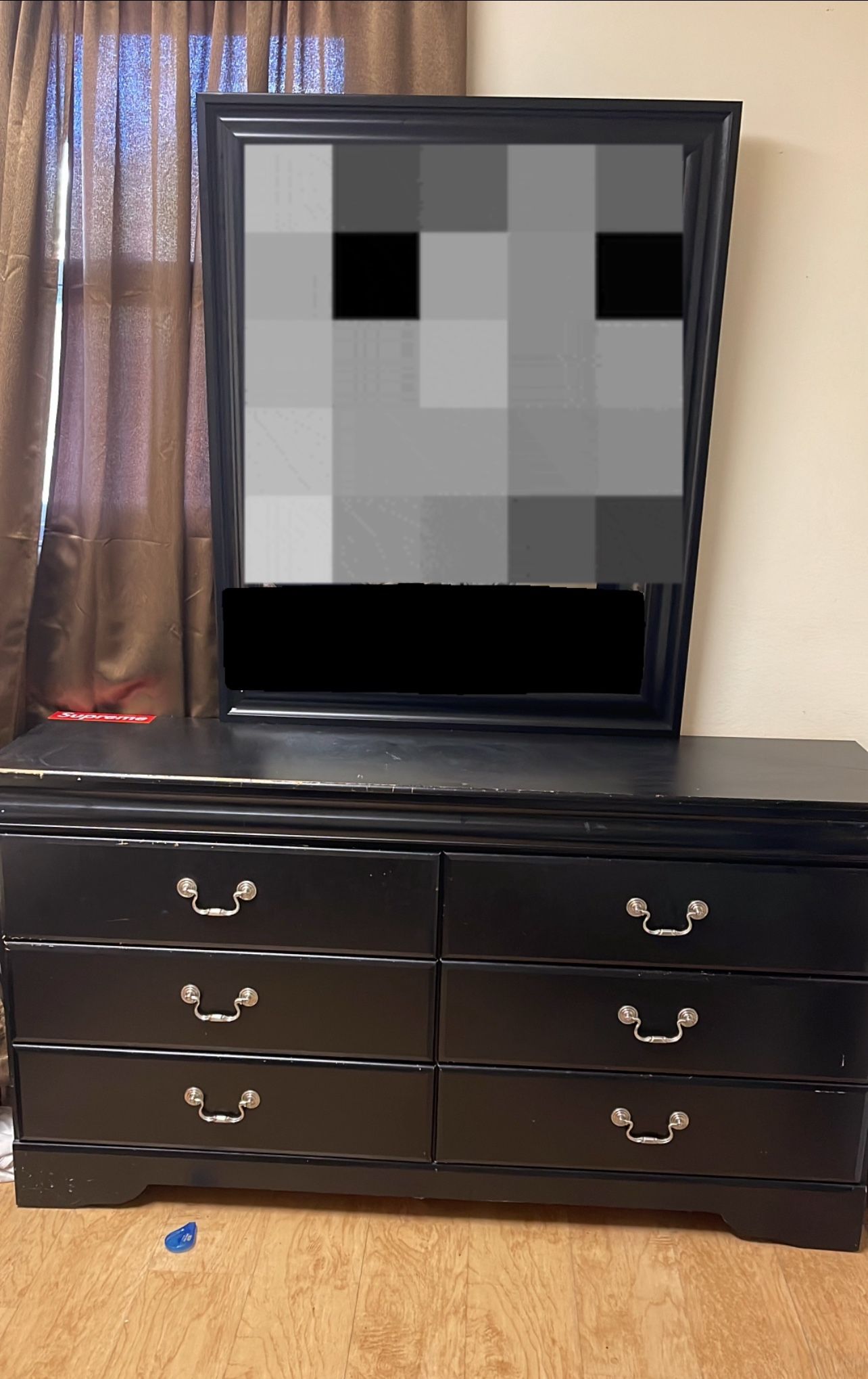 Dresser With Mirror