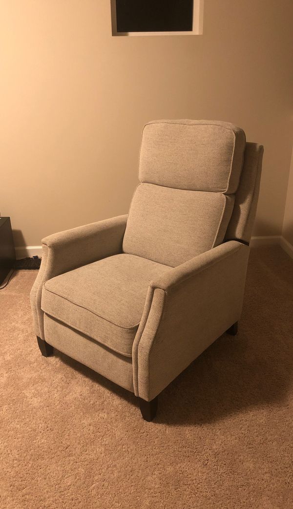 Comfy recliner chair for Sale in Lynnwood, WA - OfferUp