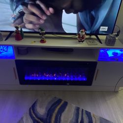 Tv 75inch /fireplace