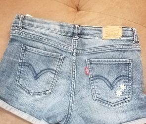 Levi's shorts size 14 reg for young girls