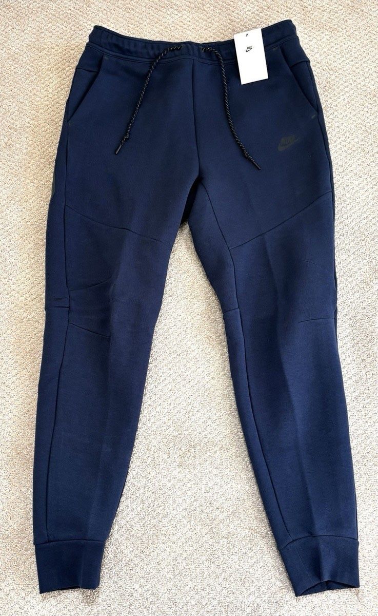 Navy Nike Tech Fleece joggers