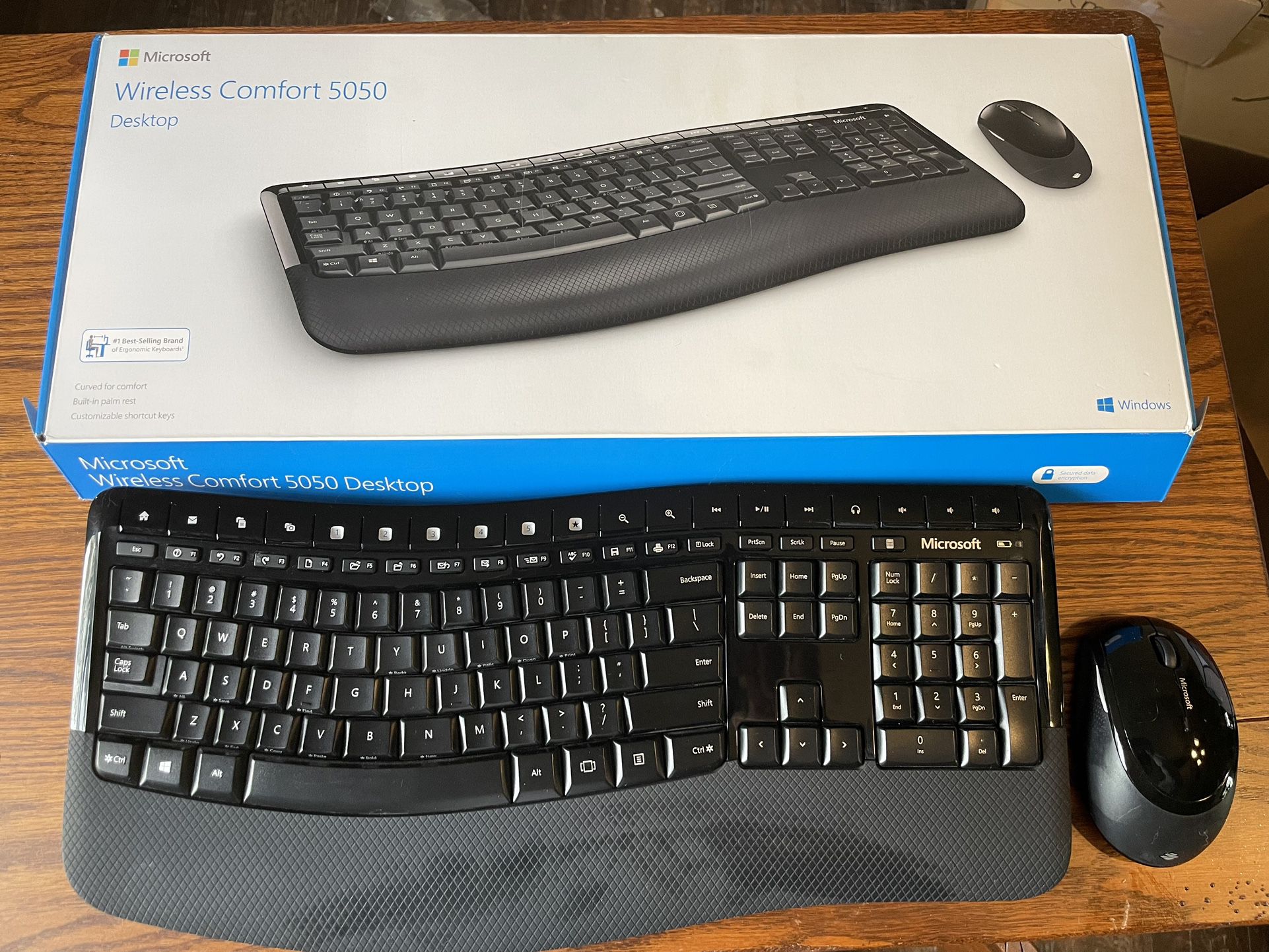 Microsoft Wireless Comfort Desktop 5050 Keyboard and Mouse Set