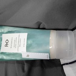 R+Co Waterfall Moisture Shine Lotion #haircare #shimmer