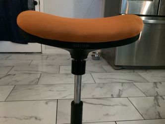 Uplift desk swivel chair