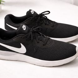 Nike Tanjun Black White Men’s Running Shoes Size 11