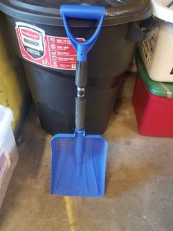 Snow shovel