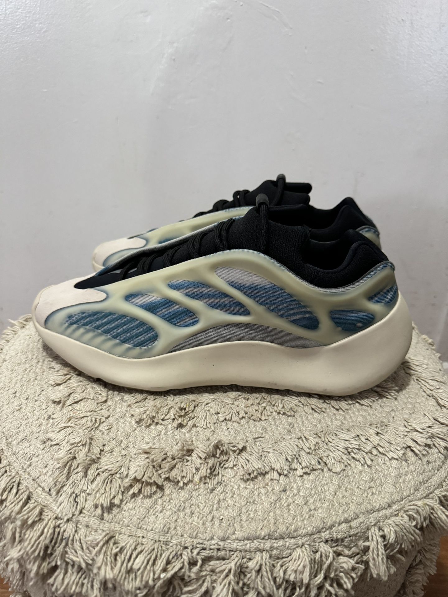 Yeezy 700 V3 Kyanite Sz 11.5