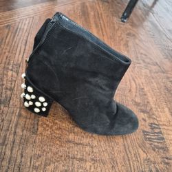 Black Bootie W/ Pearl Heel
