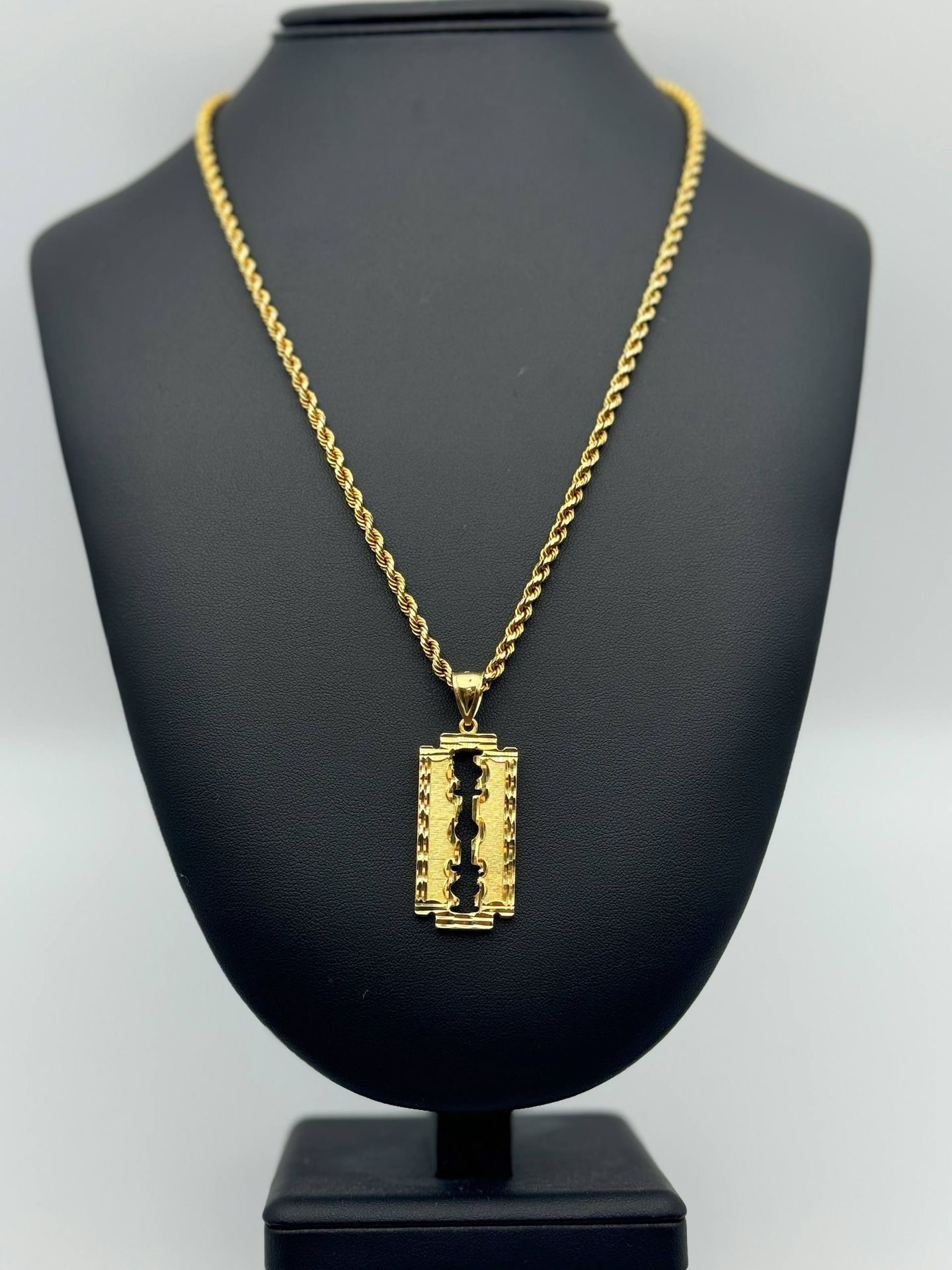 10k solid yellow gold Hip Hop Blade pendant charm & 21” 3.5mm rope chain necklace 12.5 grams
