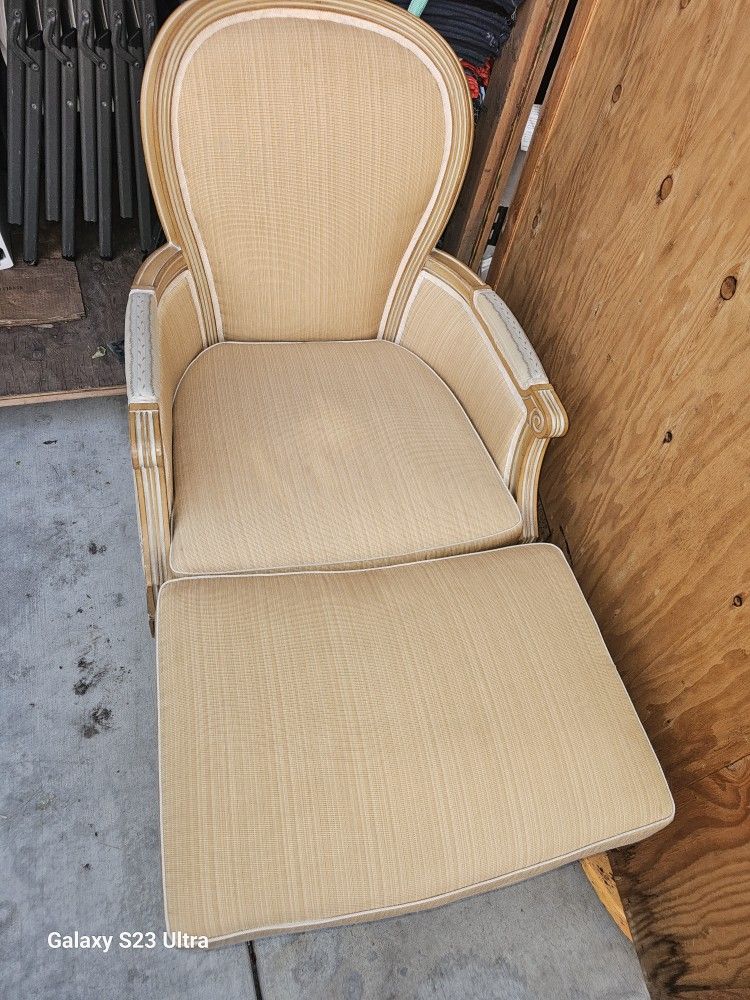 Long Chair With  Ottoman 
