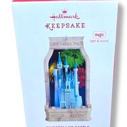 2013 Hallmark Keepsake "Cinderella's Castle" Disney Ornament Magic Light & Sound