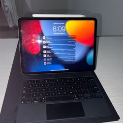 iPad Pro M1 Space Gray 11’ W/ Keyboard And Apple Pencil
