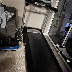 PRO FORM 995i  Treadmill - In Excellent Condition 