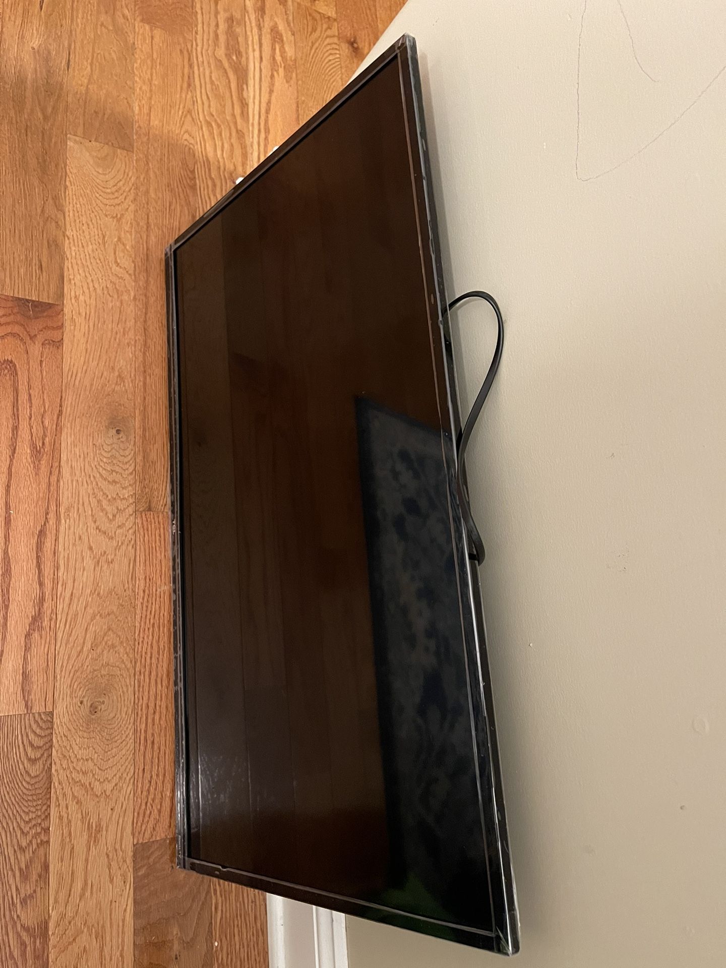 TCL 32” 720P HD LED Roku Smart Tv (model 32S331) for Sale in Danville
