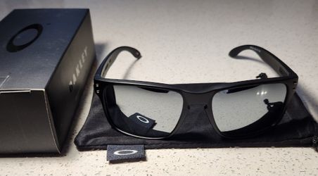 Oakley Holbrook Sunglasses Black / Gray Polarized