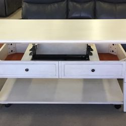 Three-piece occasional table set