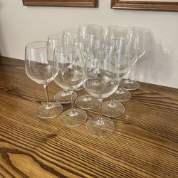 Set of 12 Clear Crystal-Style Wine Glasses – Stemmed, Elegant, Never Used