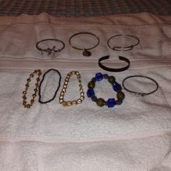 BRACELETS 