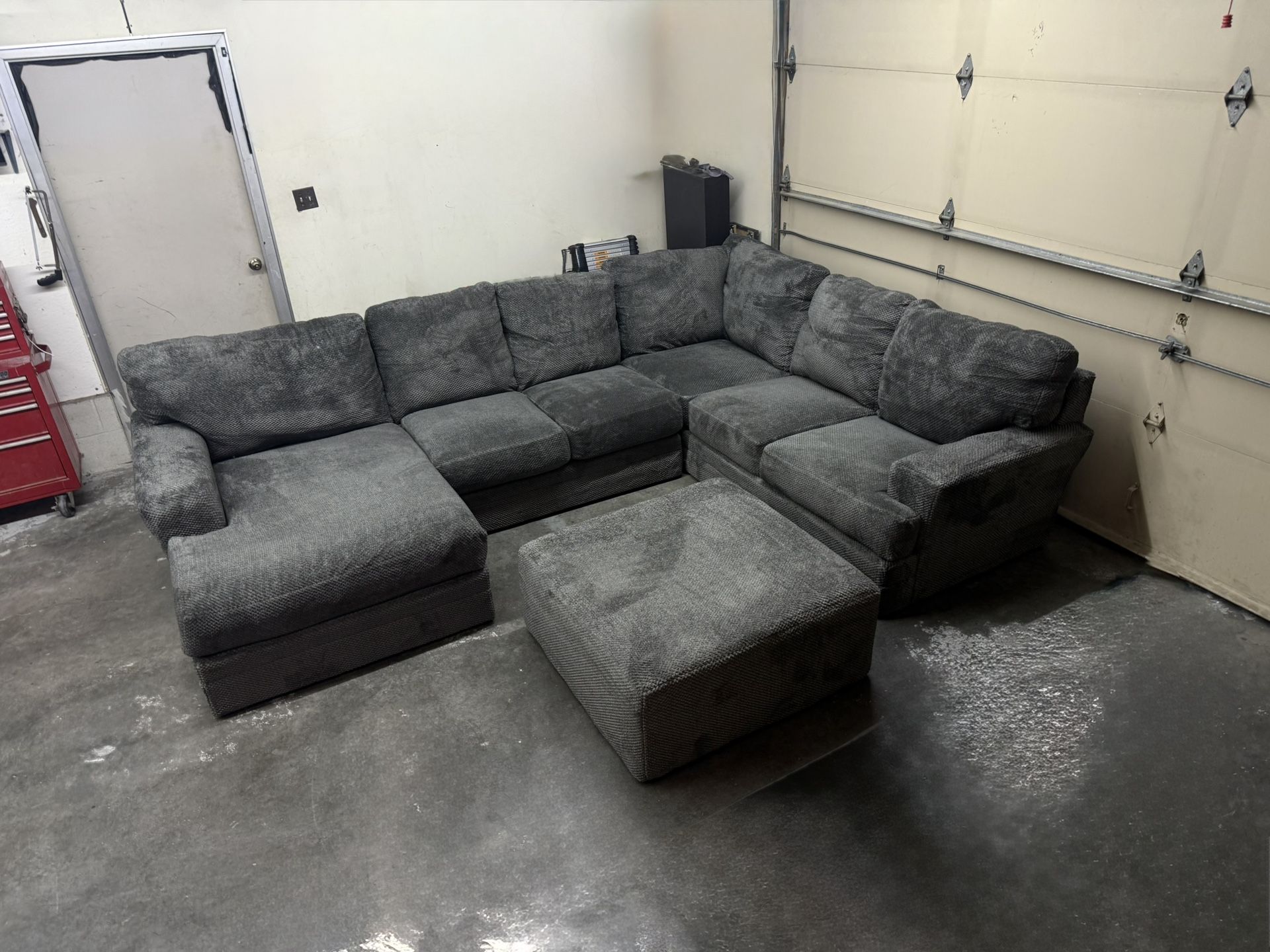 Mammoth Sectional 🚀FREE DELIVERY🚀
