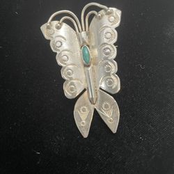 Vintage Navajo,style butterflyPinbrooch, crafted in sterling silver with a small turquoise cabochon.