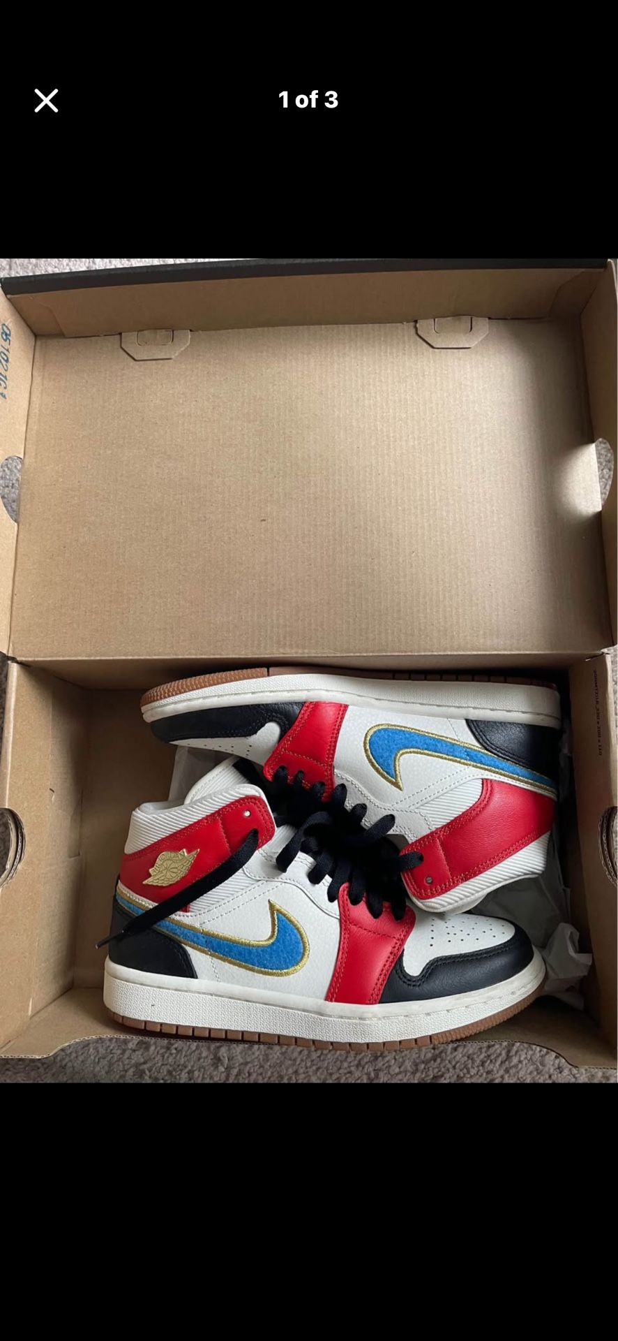 Woman’s Air Jordan Shoes (Size 7)