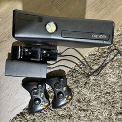 Xbox 2 Wireless Remotes Charging Deck And Power Cord