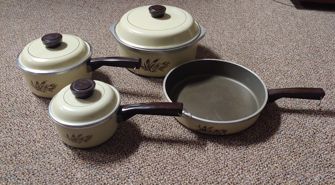 Vintage Cast Iron Range Craft Pot & Pan Set