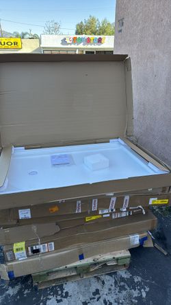 Swan Veritek 34 in. x 42 in. Single Threshold Center Drain Shower Pan in White