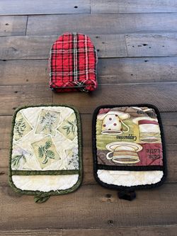 Oven Mitt And Pot Holders All 3 Included