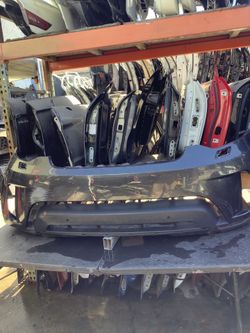 2017 - 2020 LAND ROVER DISCOVERY - FRONT BUMPER COVER OEM