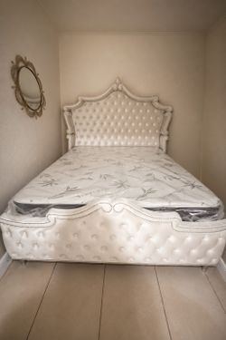 VINTAGE STYLE BED w/ extra tall diamond headboard 🤍