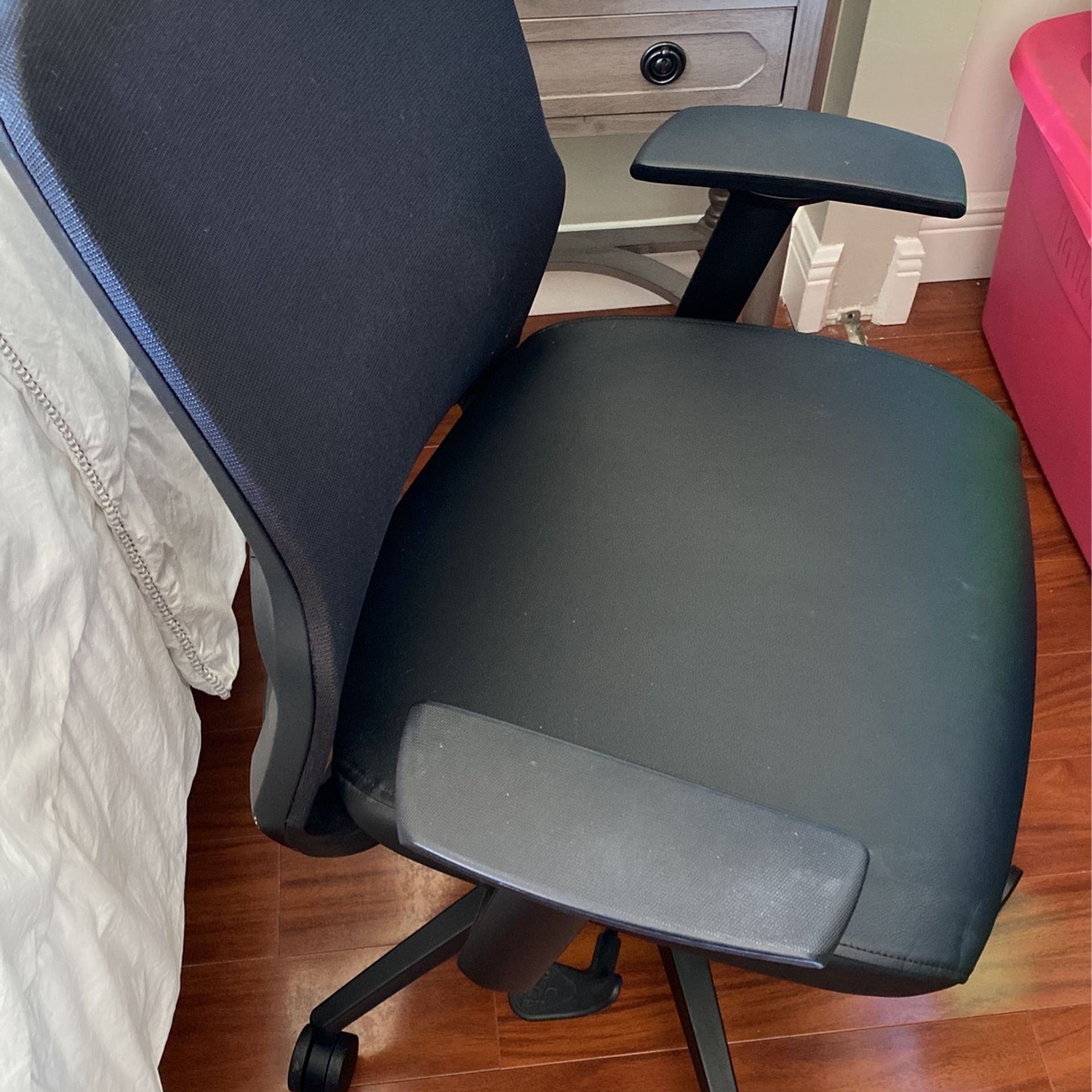 Rolling Leather mesh Chair - Like New