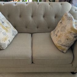 Loveseat 