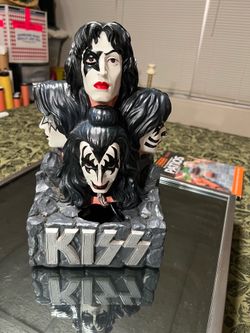 Kiss Water Fountain.