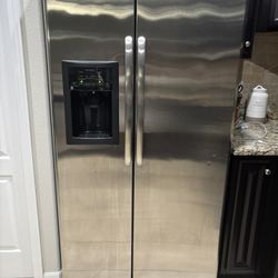GE Refrigerator - Relocation Sale 