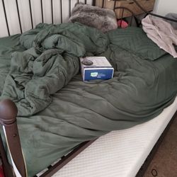 Full Size Day Bed With Trundle & Mattresses