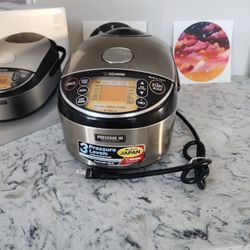 Zojirushi Rice Cooker NP-NWC10 5.5 Cup