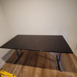            Table with adjustable height