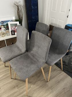 Set Of 4 Chairs. Good Condition. Just Need To Wash Them