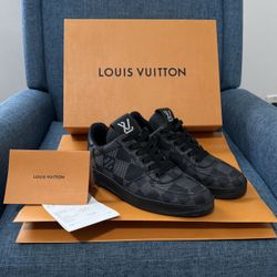 Louis Vuitton Men’s Sneakers Sz 9 Authentic 