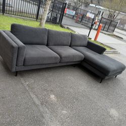 Living Spaces Sectional Couch-FREE DELIVERY 🚚 