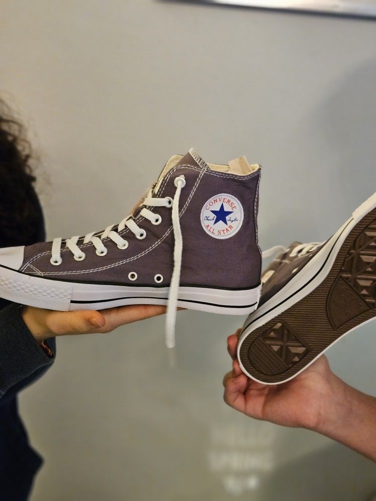 Converse Women 10.5 Man 8.5