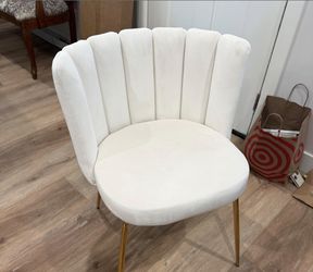 4 Chairs