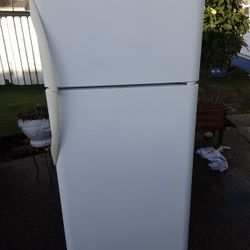 Nice Working 18cu Ft Fridgeair Refrigerator 
