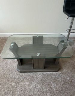 Coffee table good condition
