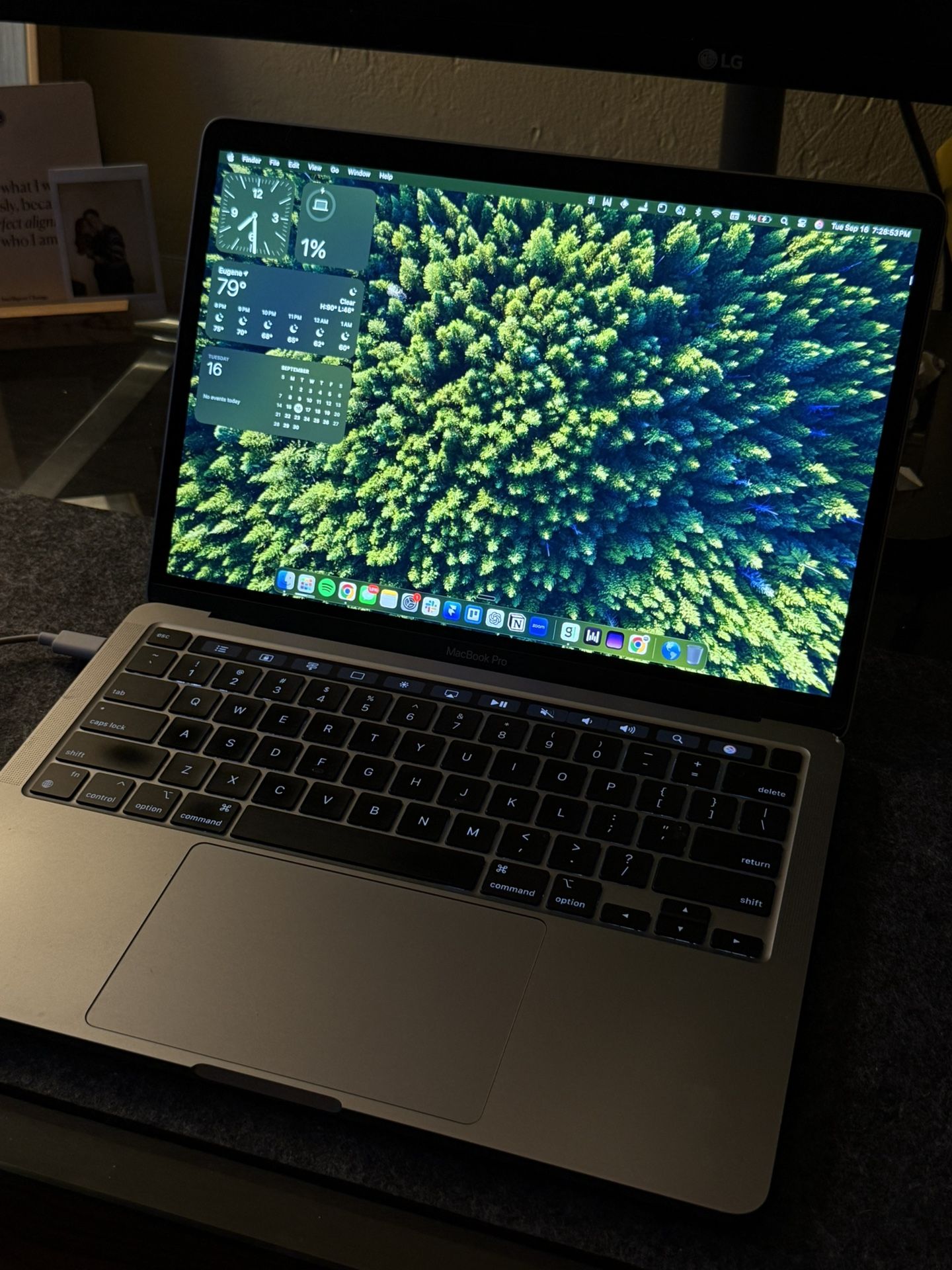2022 MacBook Pro M2 – 8GB RAM, 256GB SSD – Excellent Condition